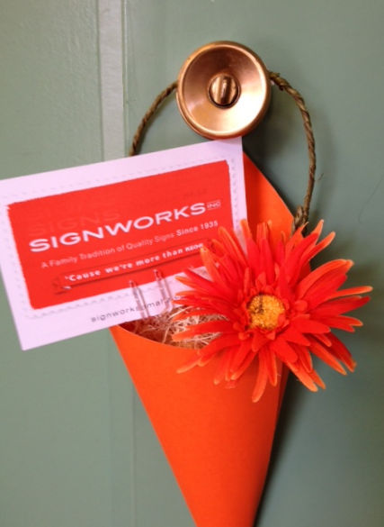 maybasket_on_door.jpg maybasket_on_door.jpg